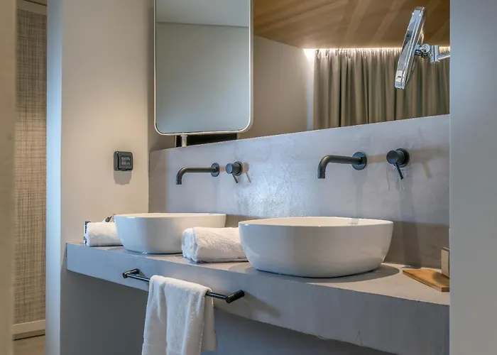 Caravel - Adults Only Τσιλιβί